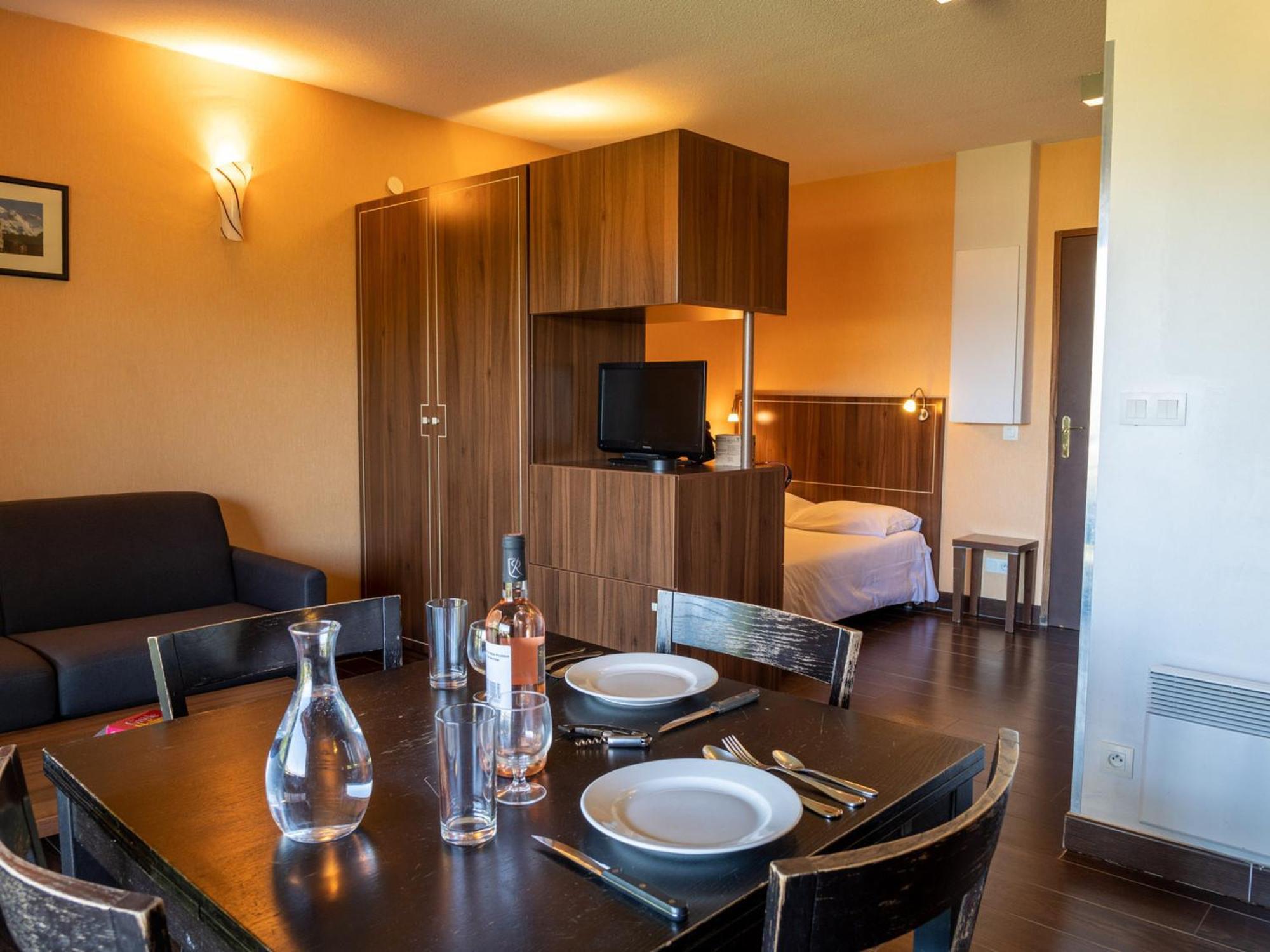 Studio 4 Personnes Avec Piscine Et Sauna - Residence Chateau Des Magnans - Jausiers - Fr-1-165B-45 Eksteriør billede